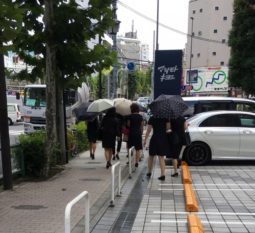 紺スーツ